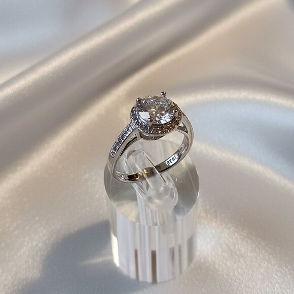 Silver Tone Simulated Moissanite Halo Engagement Promise Ring Size 8 NWOT - Picture 9 of 10